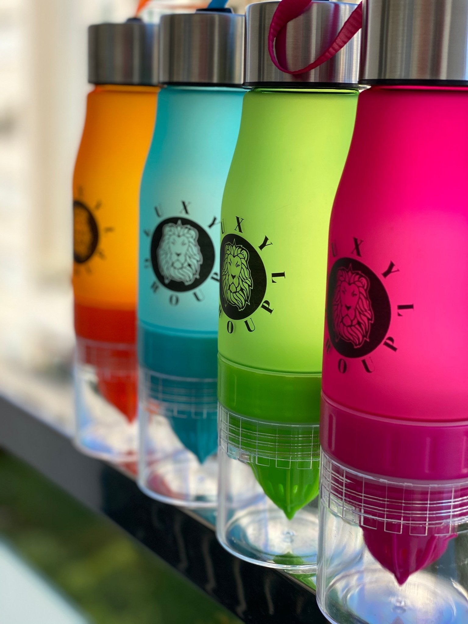 FRUIT & MORE INFUSER WATER BOTTLE FROM LUXYLGROUP, INC. - Baluchie® MilanowaterbottleBlue